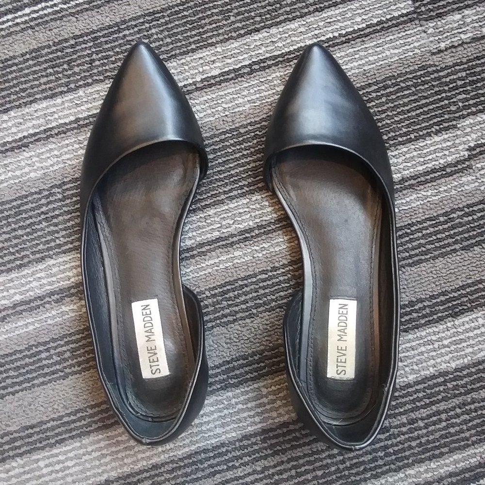 Steve Madden - Black Pointy-Toed Flats